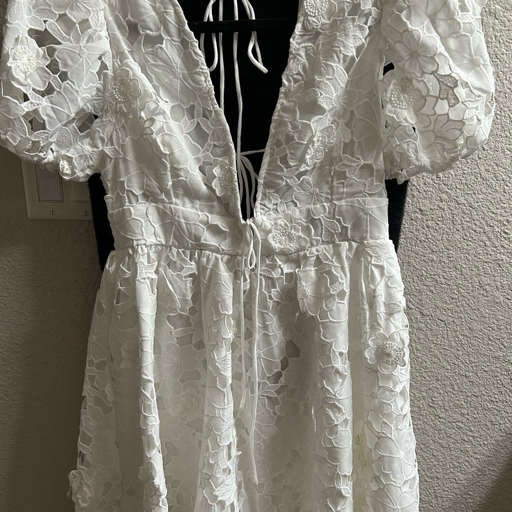 BRAND NEW* Main Strip Ivory Lace Dress